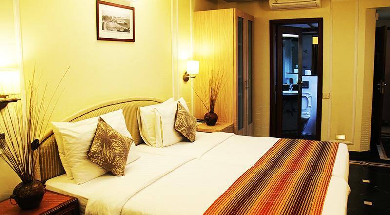 Hiltop Hotel Mumbai Room photo